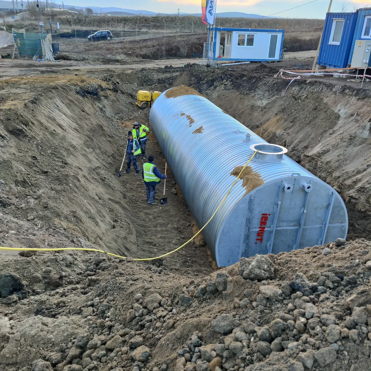 Montaj bazin PSI fabrică BCA — excavație și pozare rezervor