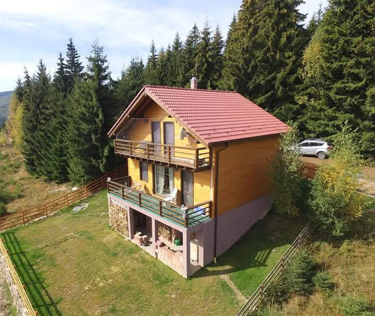 Cabană Lombului — vedere iarna cu zăpadă