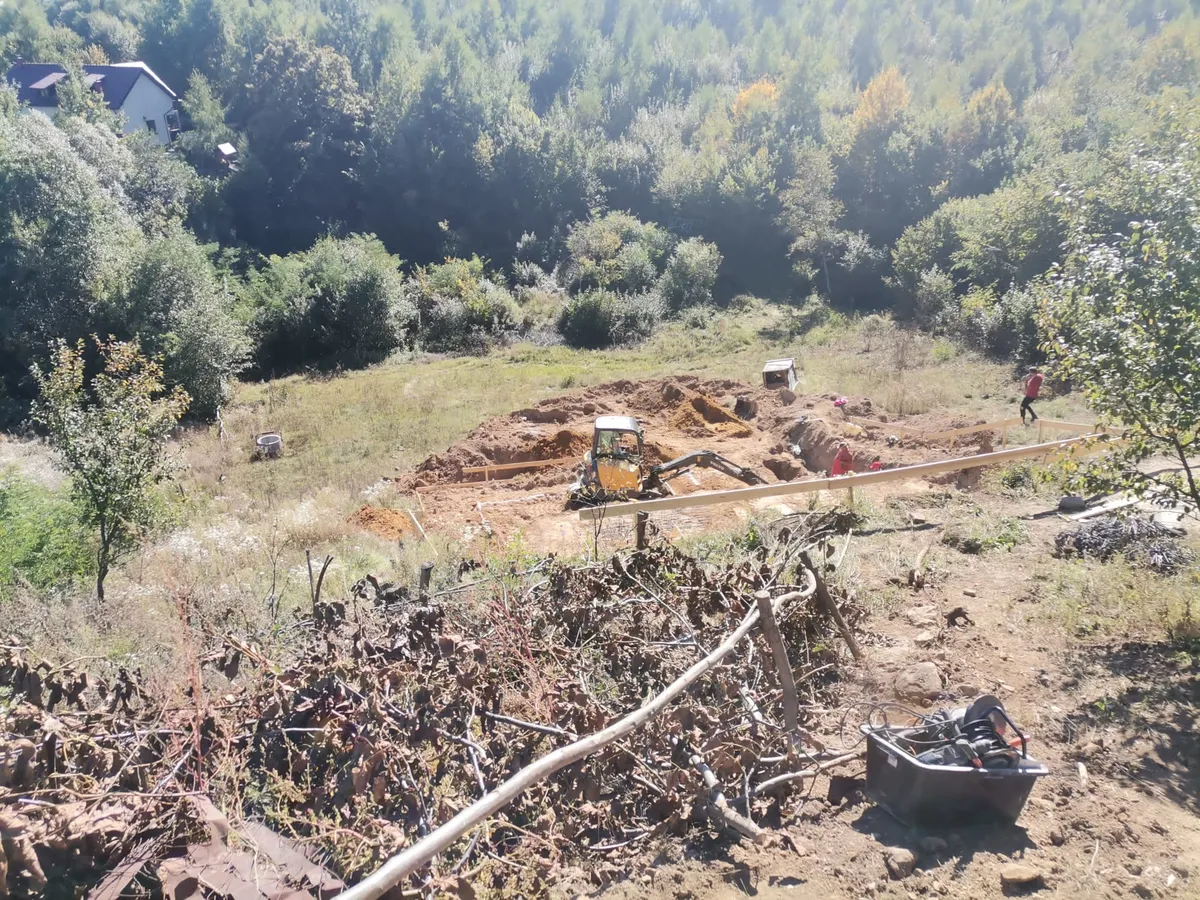 Casă unifamilială Feleacu — excavații pe teren în pantă