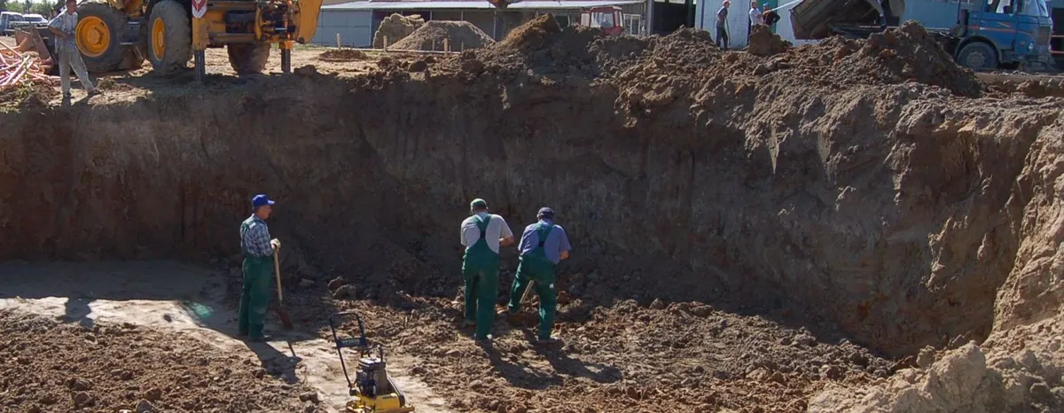 Casă unifamilială Feleacu — excavații fundații pe teren în pantă