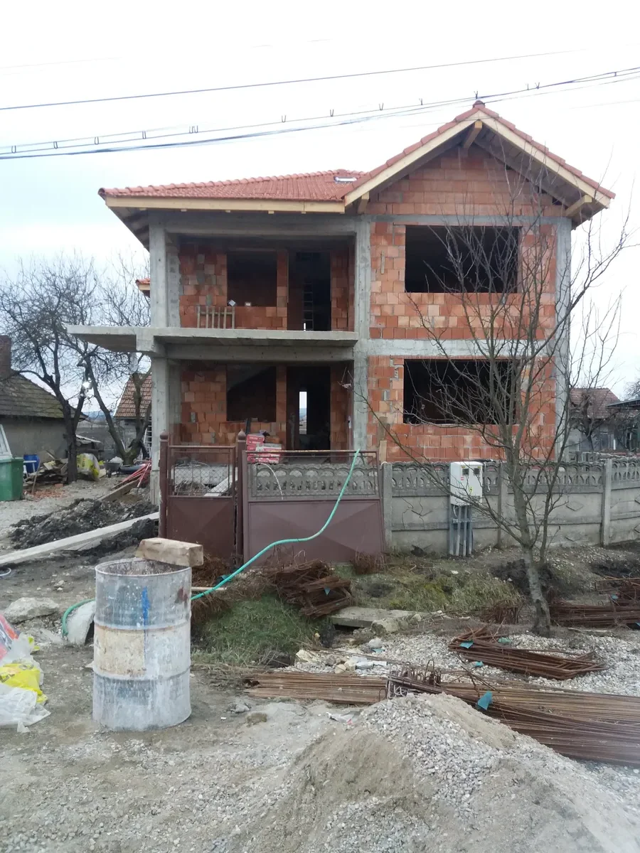 Casă unifamilială Iclod — la roșu P+1 cu acoperiș