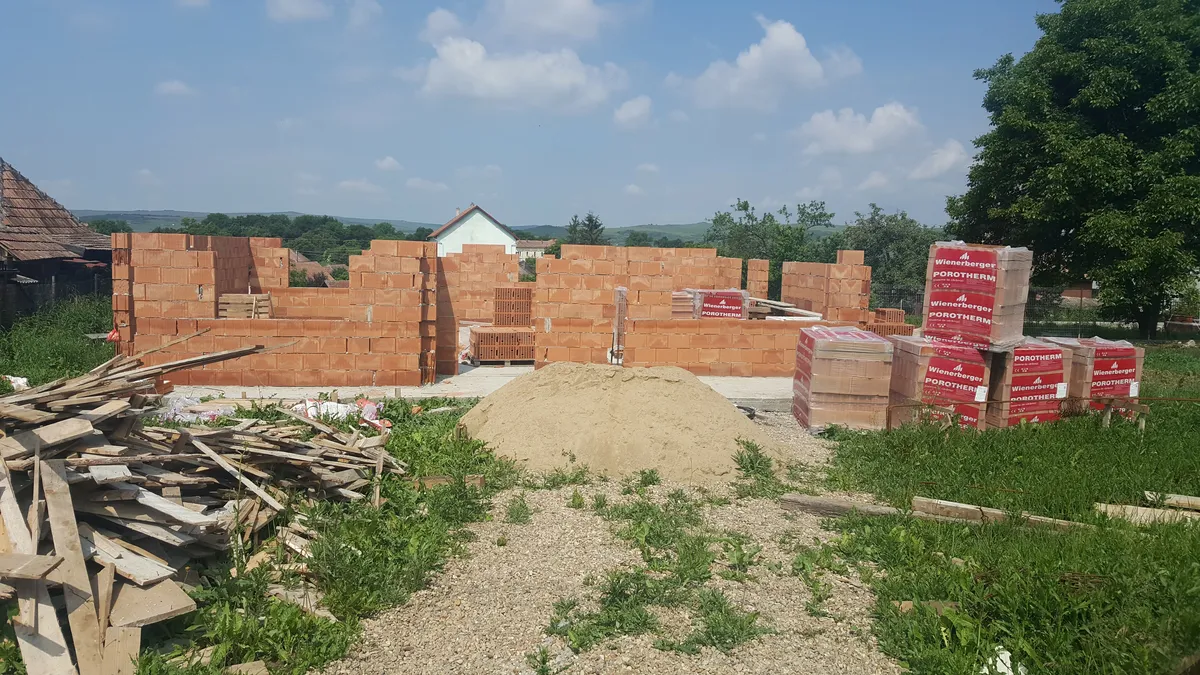 Casă unifamilială Jucu de Sus — armare placă pe sol cu instalații