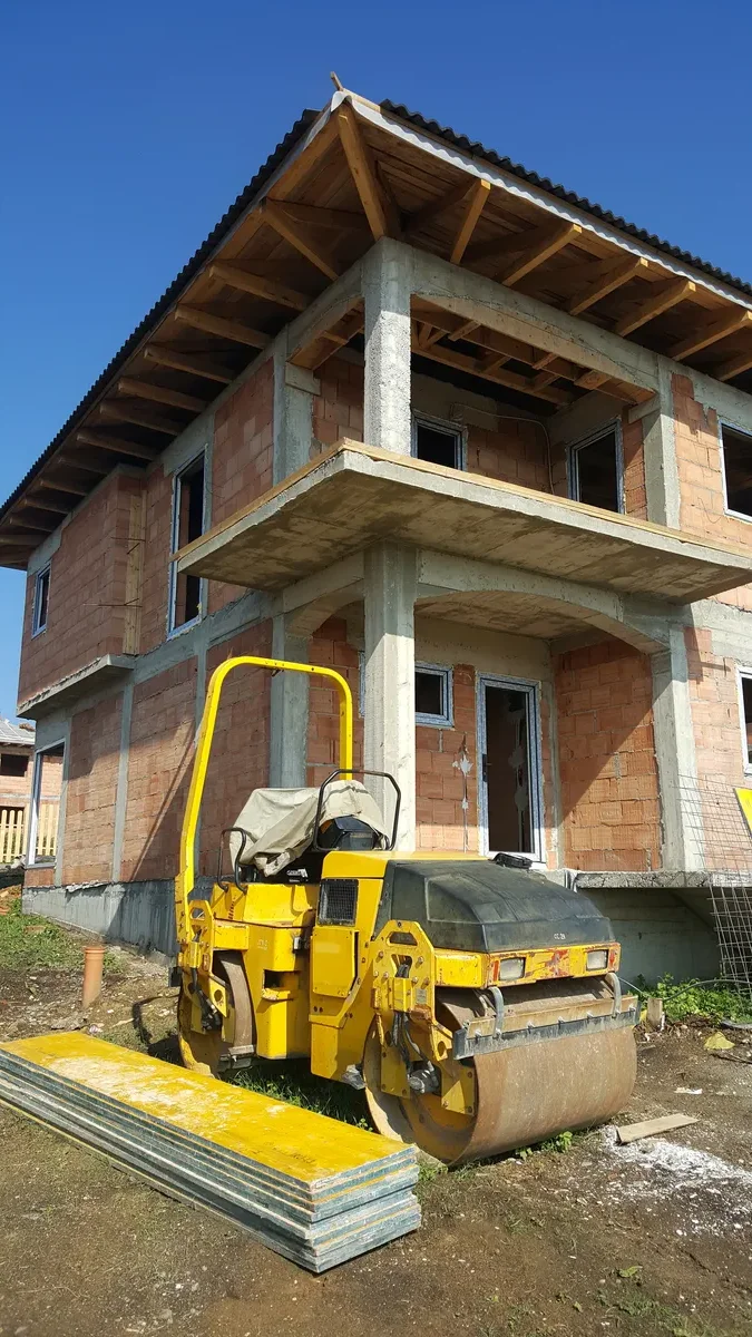 Case înșiruite Dezmir — P+1 la roșu, vedere frontală