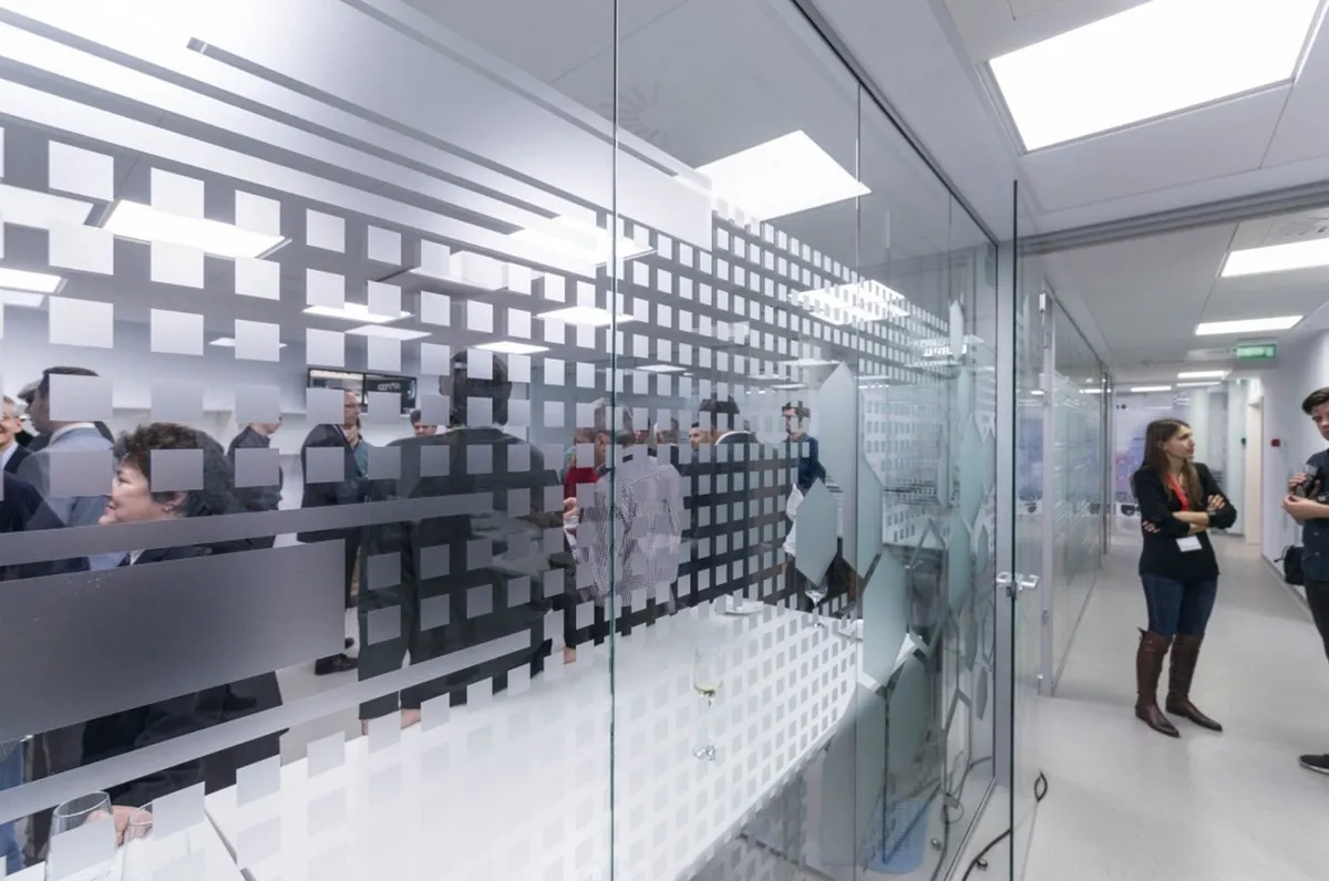 Stratec Cluj — pereți de sticlă birouri open-space