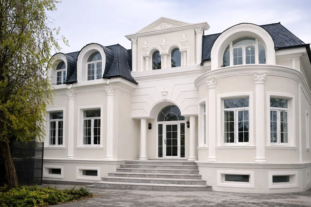 Casă particulară Andrei Mureșanu Cluj — după fațadă neoclasică cu coloane