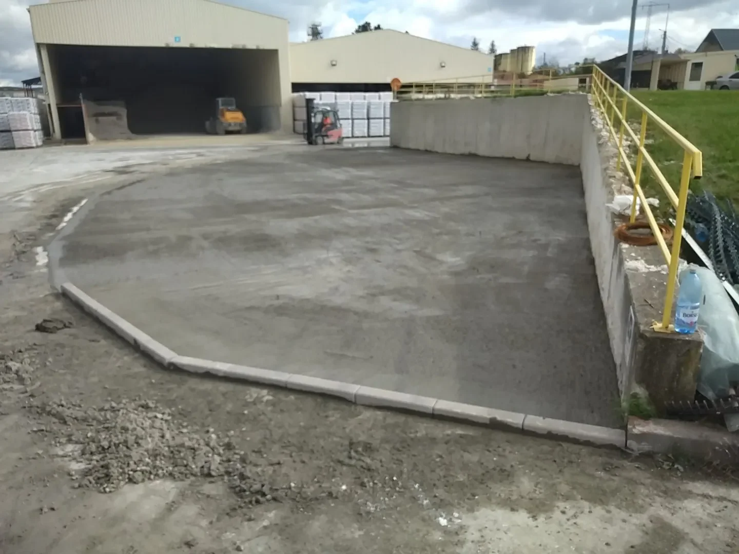 Platformă betonată finalizată fabrică Knauf Aghireșu