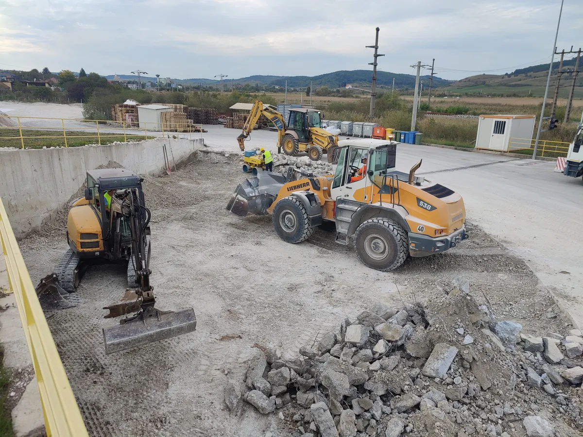 Lucrări demolare cu încărcător frontal Knauf Aghireșu